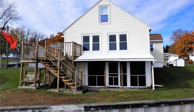 The Cape: Waterfront Home on Cayuga Lake