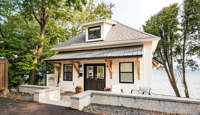 The Carriage House on Lake Superior I Lakeshore & Views I by Relax Open Air