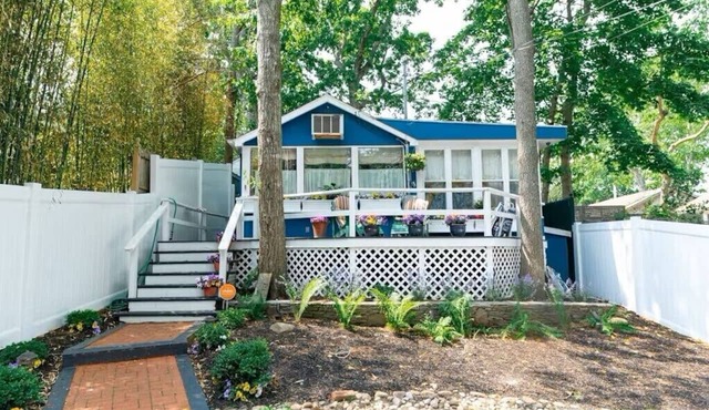 The Hampton Sack a cheerful relaxing beach cottage