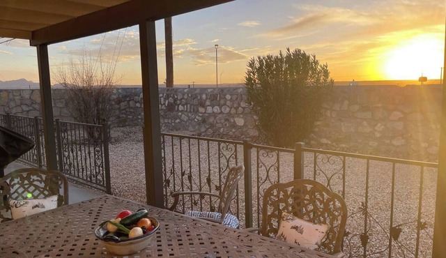 The Hummingbird Sunset Home, West Side