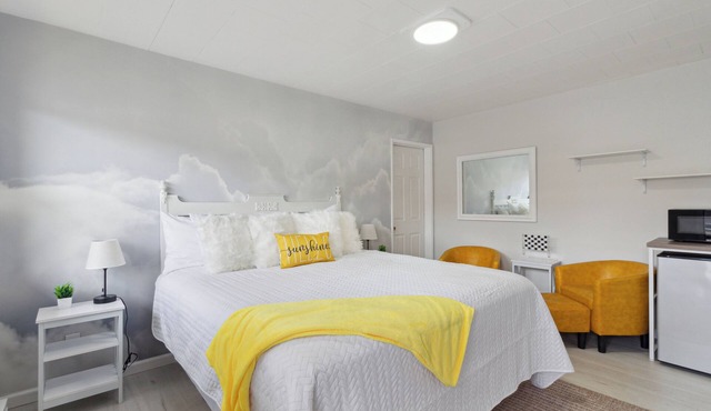 The Luxe King Room 2