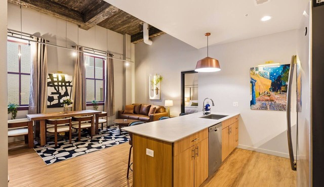 The Paragon | 2BR | Rooftop Pool + King Bed + WD