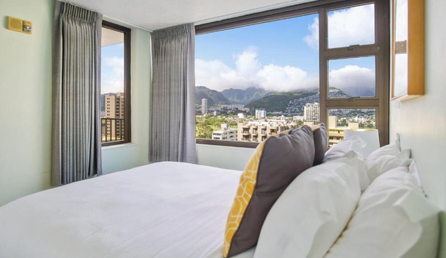 THE PINEAPPLE SUITE at THE WAIKIKI BANYAN