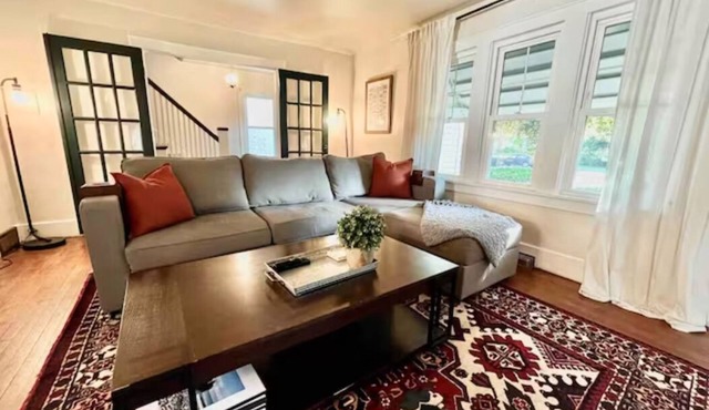 The Portage Place: 3BR 2 mi from ND w/king suite