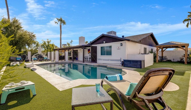 The Ranch 4 BD luxury retreat w. free heated pool