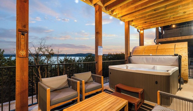 Themed Lake Front Hot Tub Arcade Group Stay
