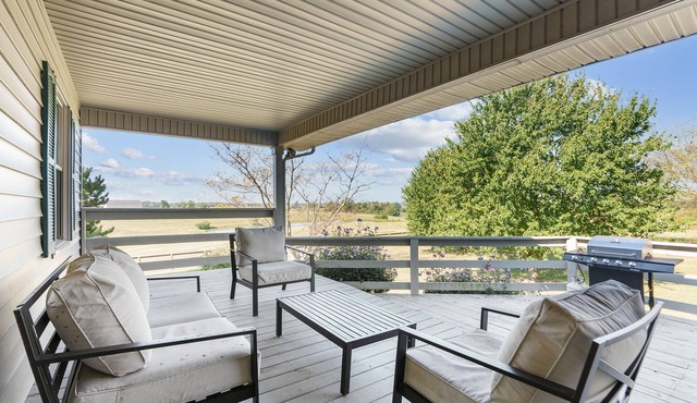 This house is a 3 bedroom(s), 2.5 bathrooms, located in Paris, KY.