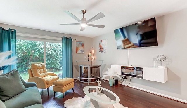 This modern peaceful and centrally-located place perfect get away
