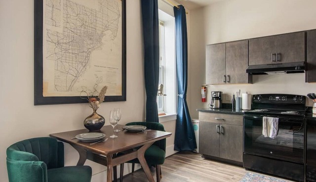 Thompson 202 · Beautiful Luxury Loft - Heart of Depot Town