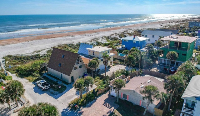 Tiki Hut ~ Excellent Location ~ 1 House Off Beach! in Saint Augustine
