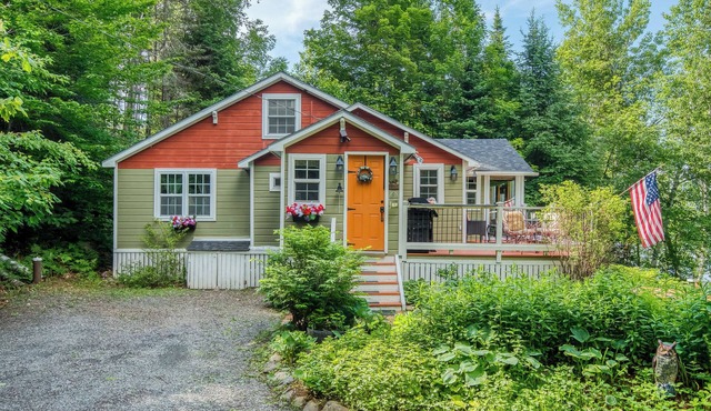 Tilman Camp - Beautifully furnished cottage tucked away on the shores of Rangeley Lake in Rangeley