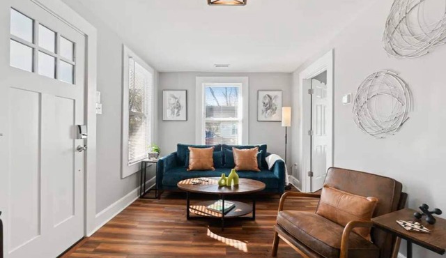 Tiny Blue Beach House in Hampton
