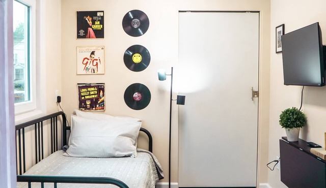 Tiny clean & simple hotel style room in Warminster