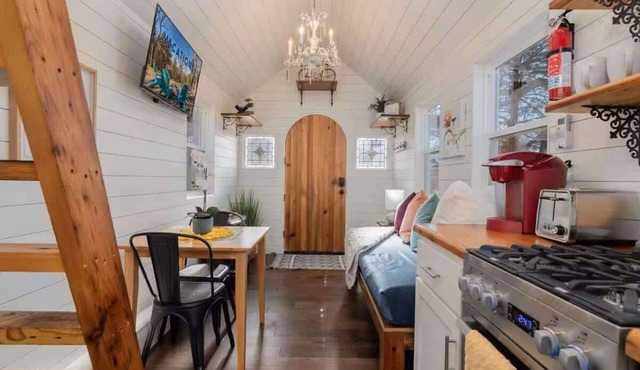 Tiny Home Escape with a Beautiful View!