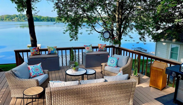 'Tis Our Cottage: Modern Lakefront clean lake quiet & relaxing Just off toll Rd