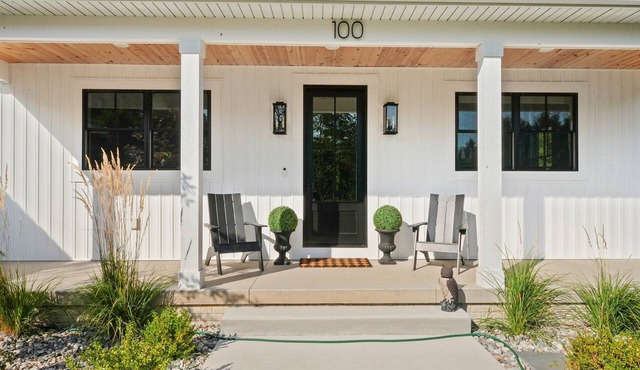 TLC Cottage in Leland - New- sleeps 12!
