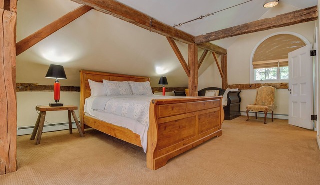 Toad Hall Carriage House-quaint family friendly home on a historic estate in Fly Creek