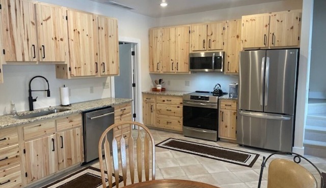 Trails End Lodge -comfort, convenience & location -10% discount for 7 night stay
