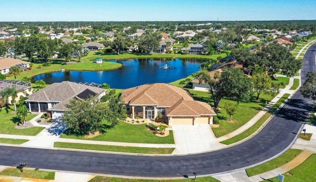 Tranquil lakefront pool home in North Port - Rod And Reel in North Port