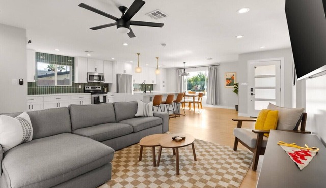 Twin Palms Retreat - Family Desert Oasis