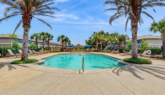 Two-story townhome near the beach with WiFi, washer and dryer