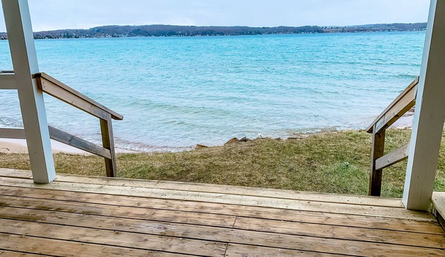 Ultimate Lakefront Getaway: Hot Tub/Boat Dock/& Game Room!