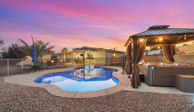 Unique 4-bed, 3-bath house with Pool, Hot Tub, Arcade and Hi-Spd Wifi