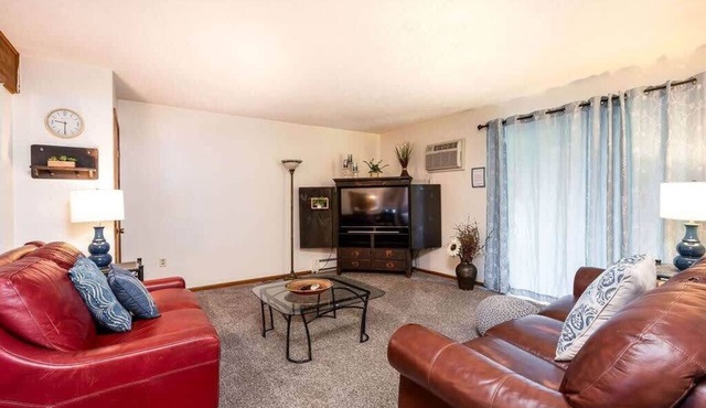 Unwind in Rockford! Steps from Parks & Trails