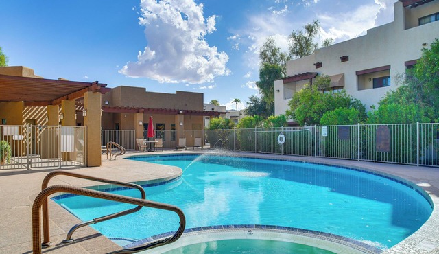 Unwind Poolside! Condo 1 Mi to South Mountain Park in Phoenix