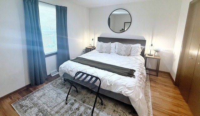 Updated 2BR Gem: Near Downtown, Eastown, and EGR!