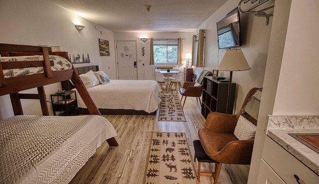 Updated Golf and Ski Condo Sleeps 5 by Shanty Creek, 5610 Shanty Creek Rd