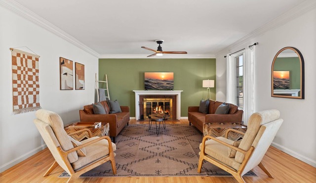 Updated Spacious 4-bedroom house near Nob Hill and UNM.