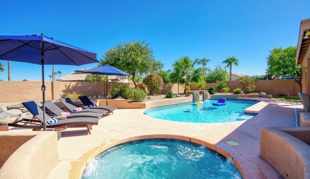 Upscale Phoenix Abode: Walk to South Mountain Park