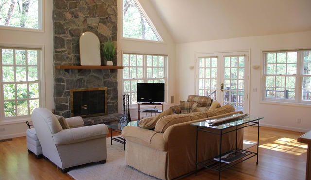Vacation Getaway - Nature Retreat with Modern Comforts