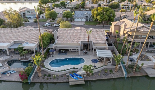 Val Vista Lakefront Gem, Game Room, Htd Pool, Patio TV, Fire Pit, Kayaks, Bikes