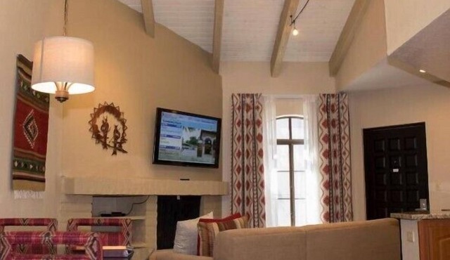 Vibrant Studio with Pool & Garden at Scottsdale Camelback Resort
