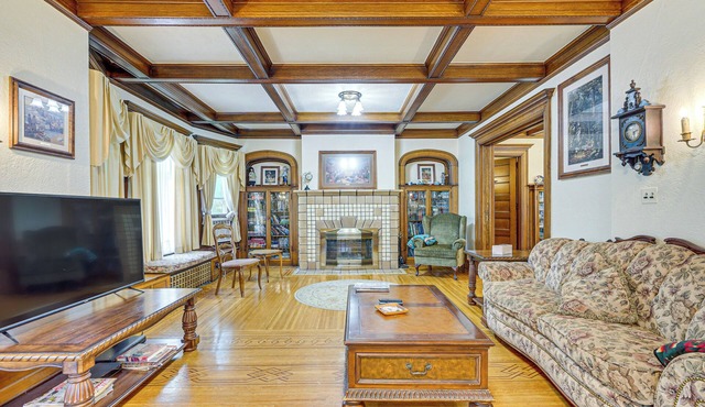 Victorian Home 2 Mi to Seneca Allegany Casino!