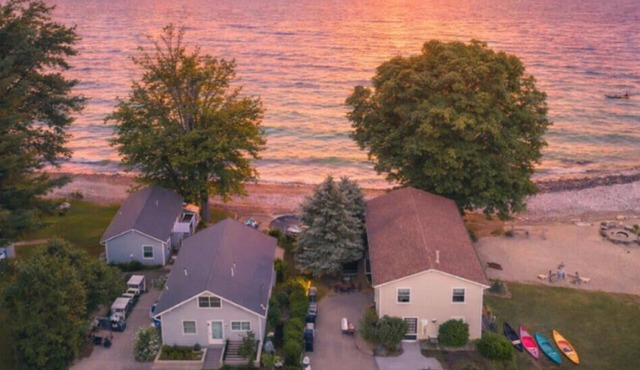 Walk out Beach! 2 homes on Lake Huron with Hot tubs!