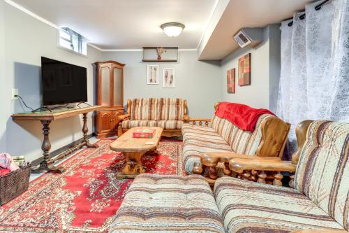 Walk to Adrian College: Family Home in Michigan
