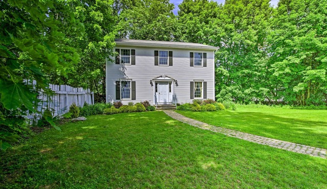 Walk to Dining: Downtown Lenox Guest House!