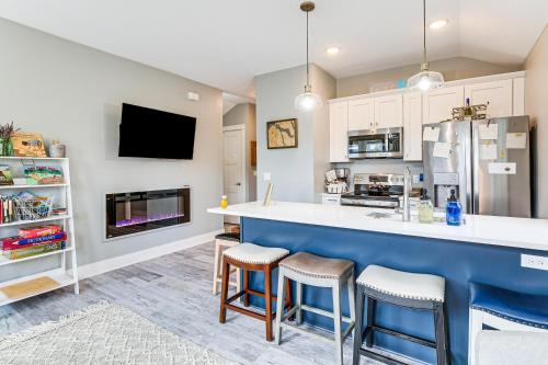 Walk to Dtwn: Charlevoix Condo w/Fireplace