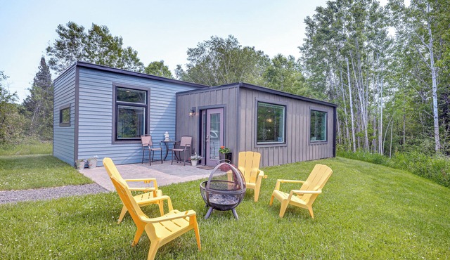Walk to Lake Superior & Beach: Modern Retreat