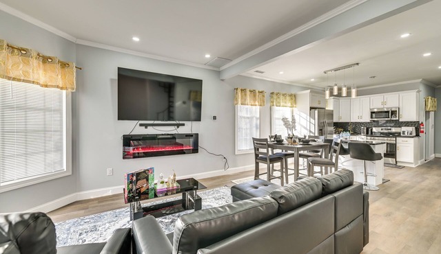 Walk to Park: Modern Apt 2 Mi to Union College!