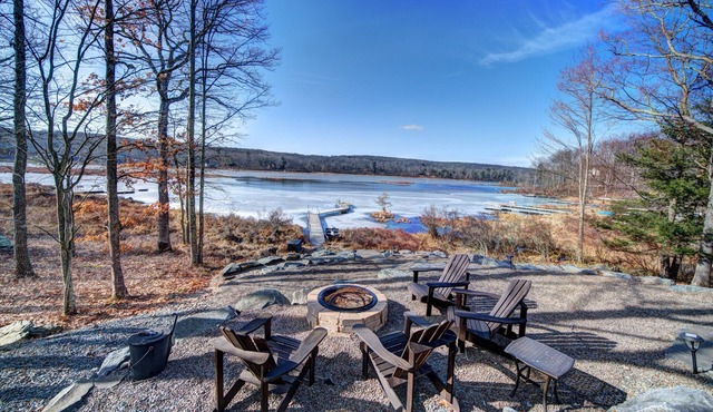 Water front boating, fishing, swimming, ski, golf, horseride, hike & more!