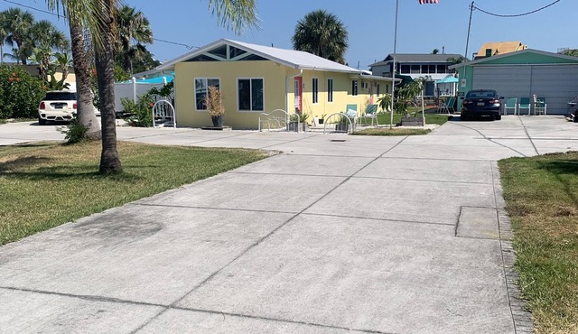 Waterfront 1 bed! Bath