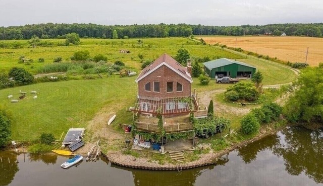 WATERFRONT CABIN