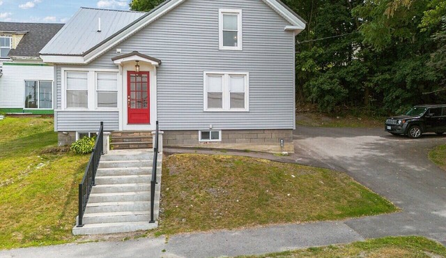 Waterfront Cape | 3BR/2 Bath| Fire Pit