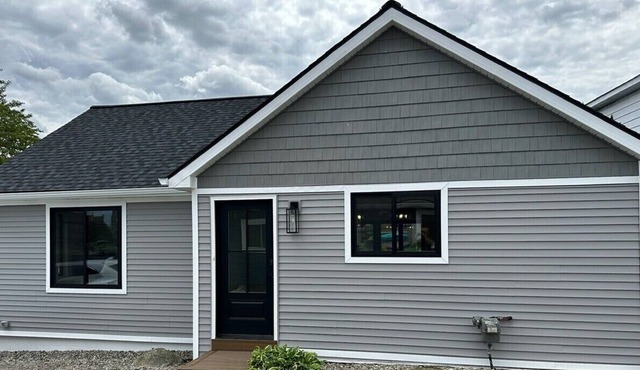 Waterfront Cottage in Lake Orion