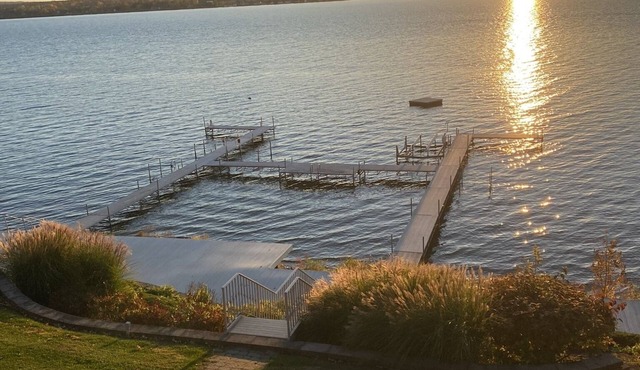 Waterfront Cottage, Large Dock Access, Beautiful Deck Views, Dog Friendly!