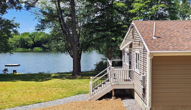 Waterfront Getaway! Cozy Cottage in Picture-Perfect Setting, Old Lyme, CT